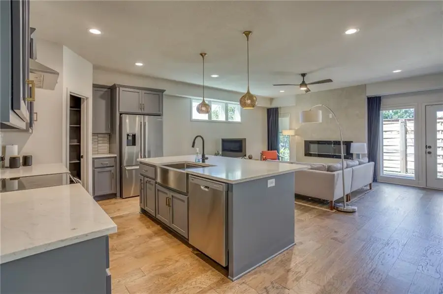 4334 Forest Avenue, Kansas City, MO 64110 - #2