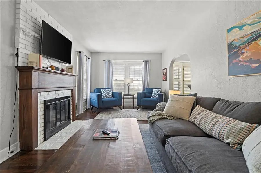 115 E 49th Street, Kansas City, MO 64112 - #3