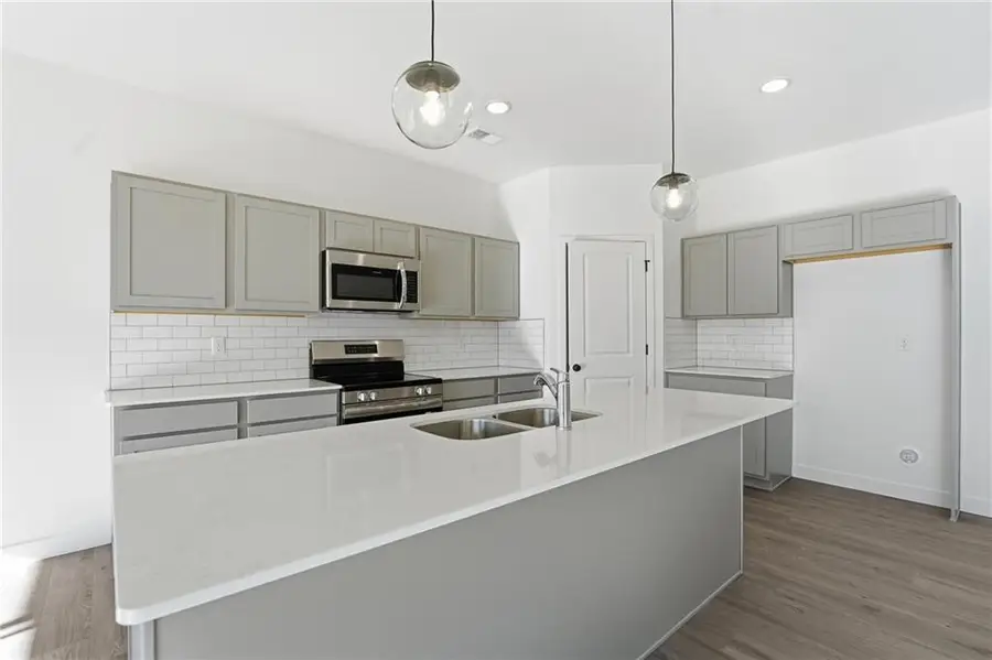 20518 Newcastle Street, Spring Hill, KS 66083 - #2