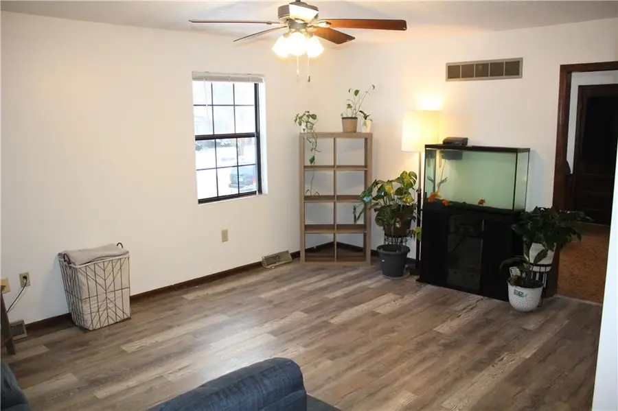 521 S Cardinal Drive, Olathe, KS 66062 - #3