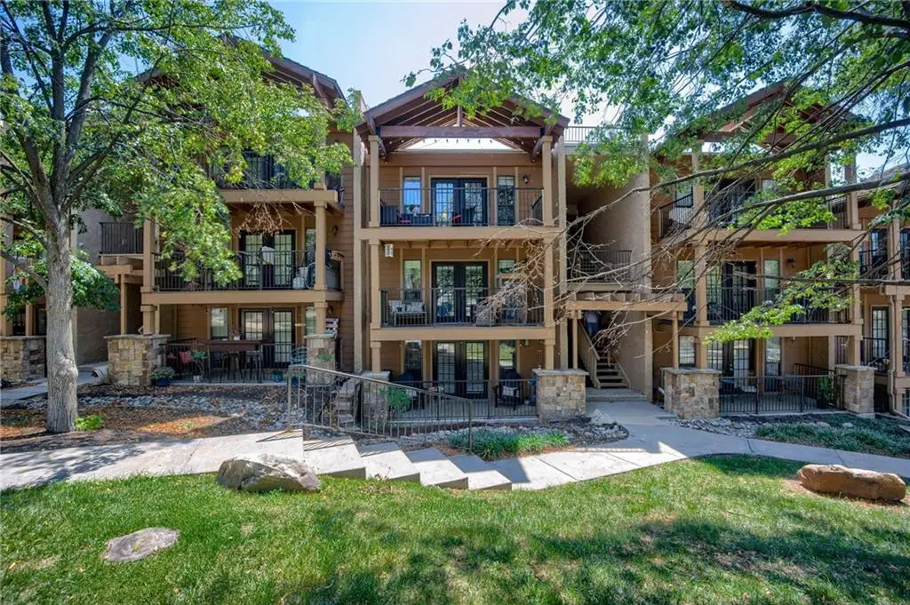 4727 Jarboe Street #53, Kansas City, MO 64112 - #1