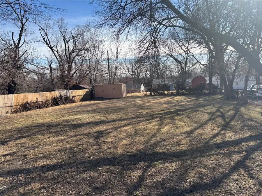 609 NE 42nd Street, Kansas City, MO 64116 - #3