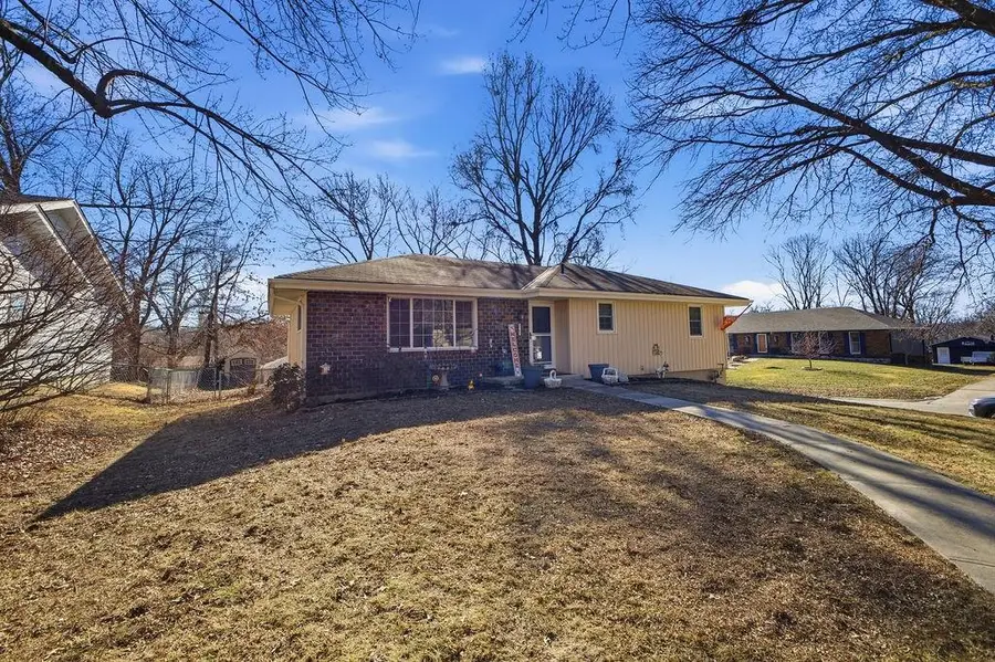 2502 Flintstone Drive, Saint Joseph, MO 64505 - Image #2