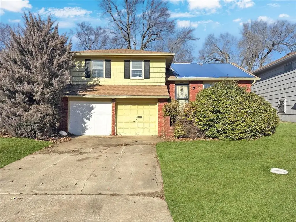 1002 E 79th Street, Kansas City, MO 64131 - #1