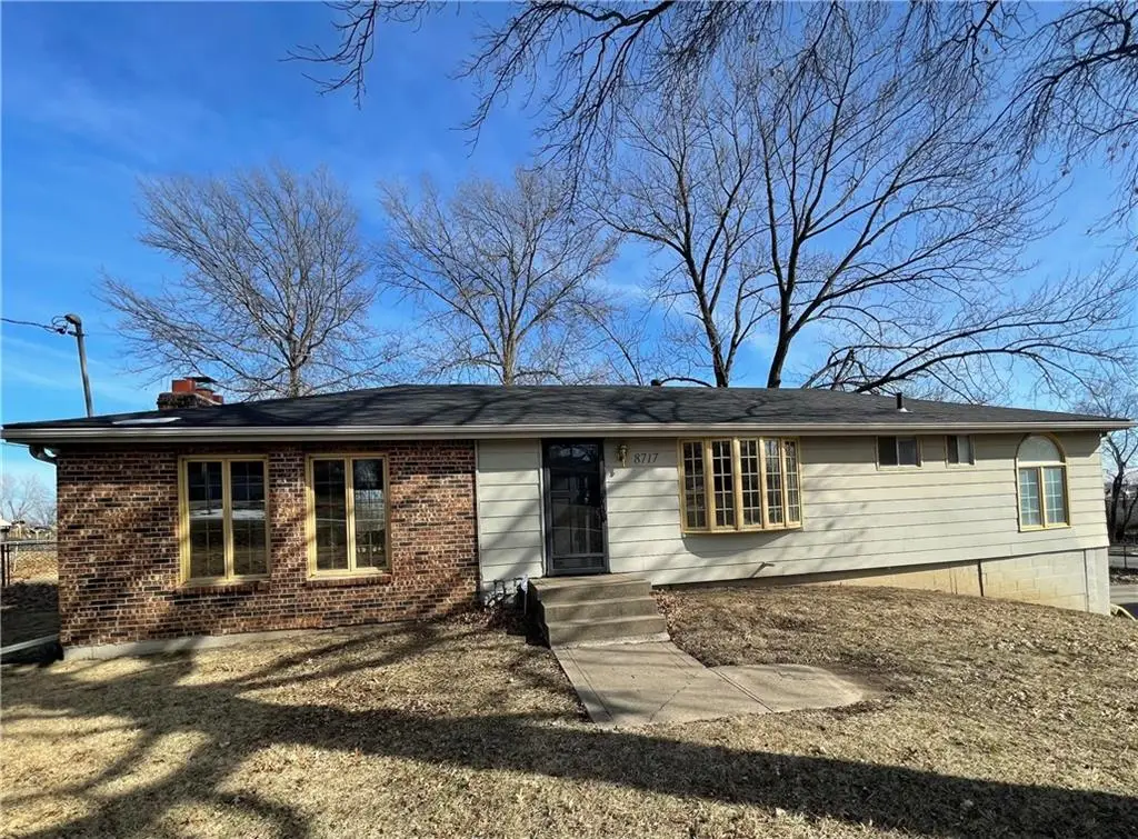 8717 Old Stagecoach Road, Kansas City, MO 64154 - #1