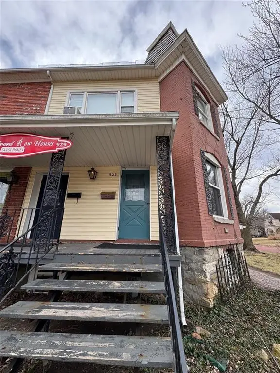 929 SW Huntoon Street, Topeka, KS 66604