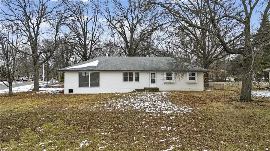 1220 N Leeview Circle, Olathe, KS 66061 - #2