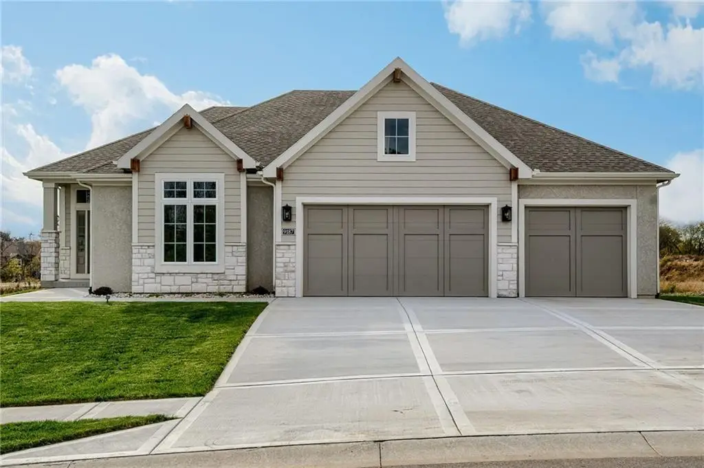 9188 N Chestnut Avenue, Kansas City, MO 64156 - Image #1