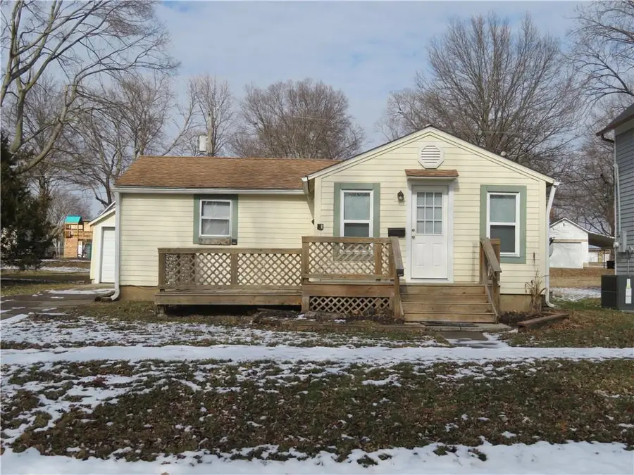 708 E Piankishaw Street, Paola, KS 66071 - #2