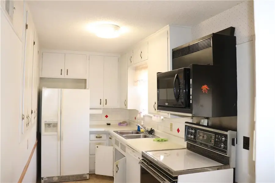 520 E 66th Terrace, Kansas City, MO 64131 - #3