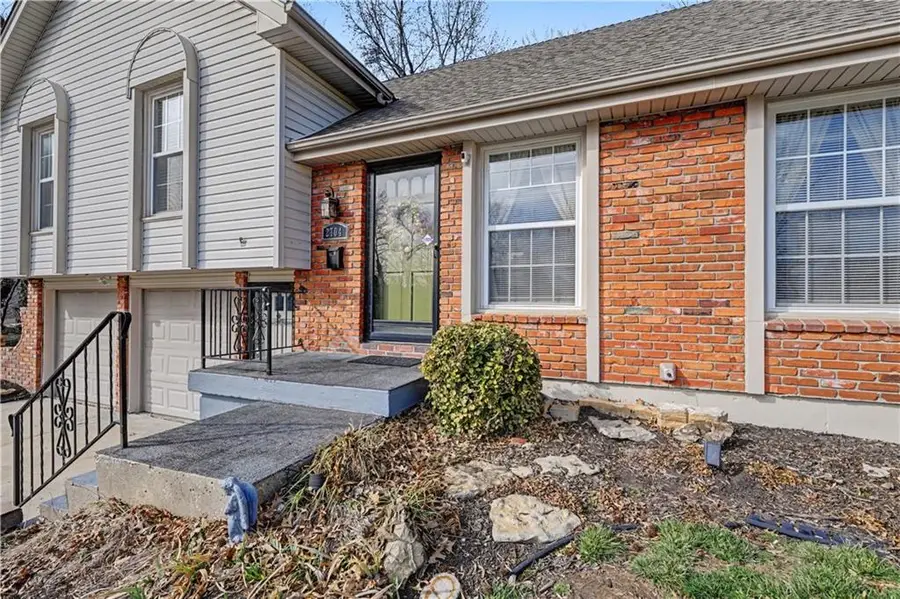 2704 NE 67th Place, Kansas City, MO 64119 - #2