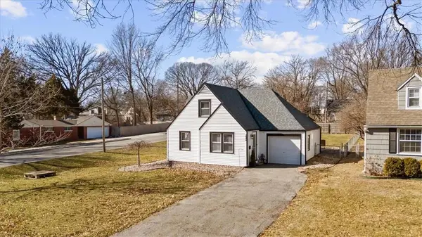 7846 Summit Street, Kansas City, MO 64114