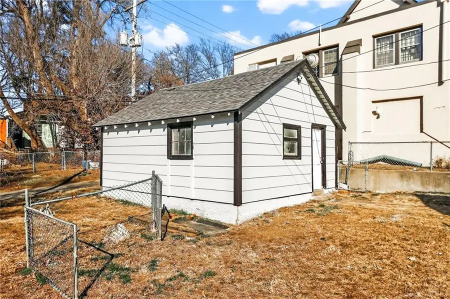 712 Seneca Street, Leavenworth, KS 66048 - #3