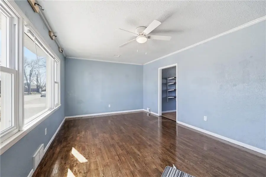 307 S 26th Street, Lexington, MO 64067 - #2