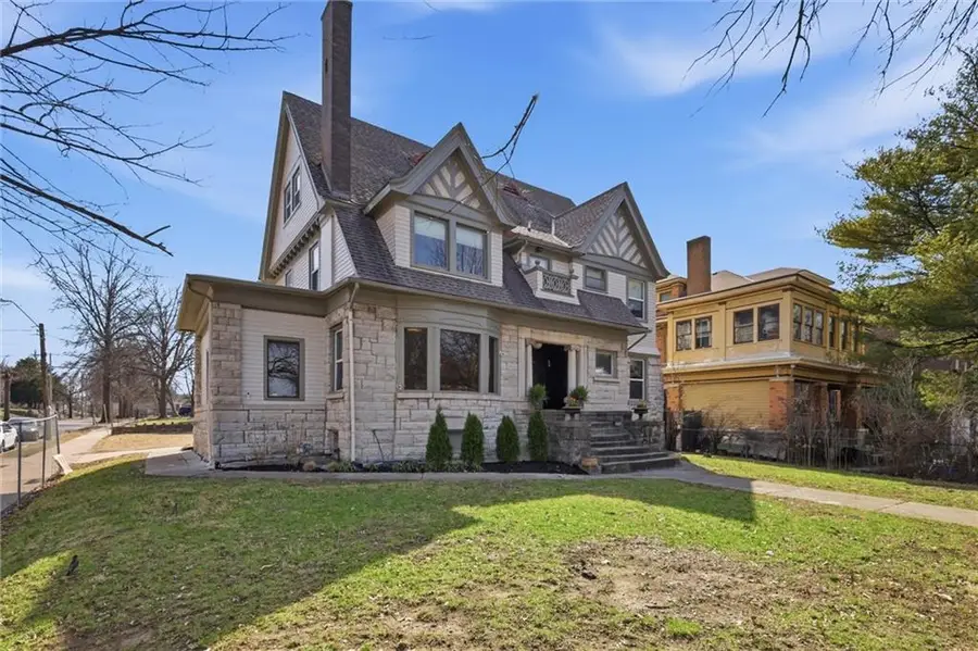 1217 E Armour Boulevard, Kansas City, MO 64109 - #3