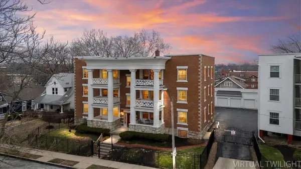 4227 Oak Street #3N, Kansas City, MO 64111