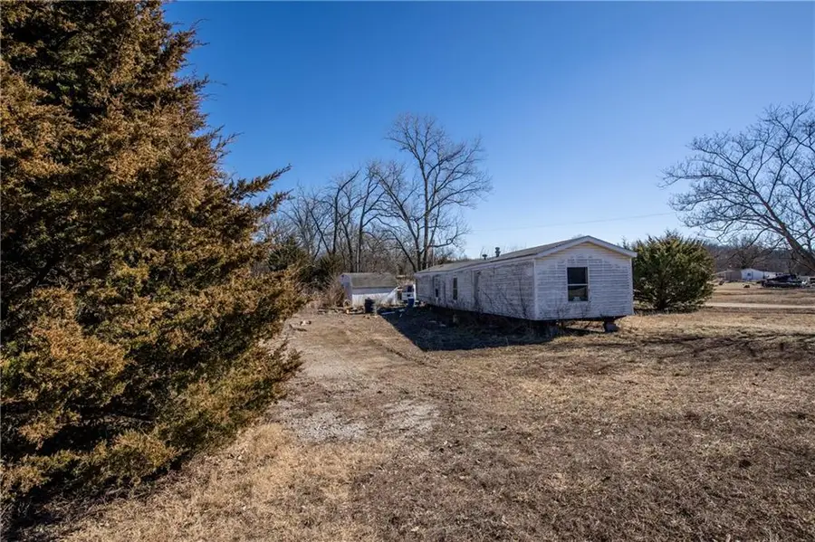 58 N Lakeview Drive, Pleasanton, KS 66075 - #3