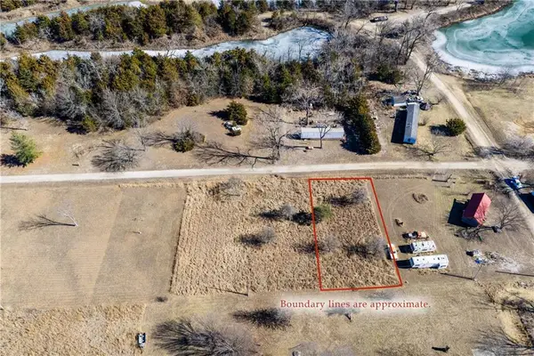 61 N Lakeview Drive, Pleasanton, KS 66075