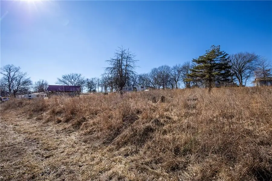 61 N Lakeview Drive, Pleasanton, KS 66075 - Image #2