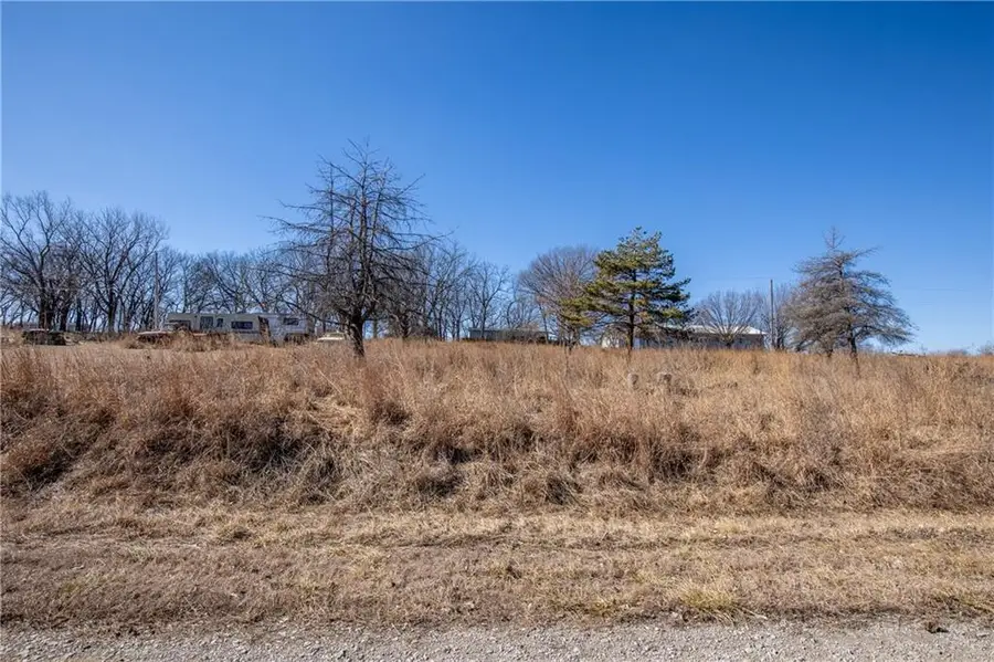 61 N Lakeview Drive, Pleasanton, KS 66075 - Image #3