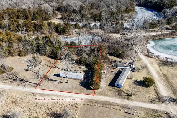 66 N Lakeview Drive, Pleasanton, KS 66075