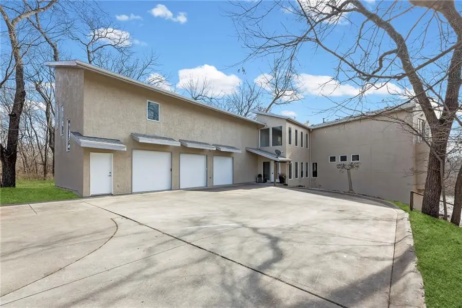16371 Lake Point Drive, Bonner Springs, KS 66012 - #2
