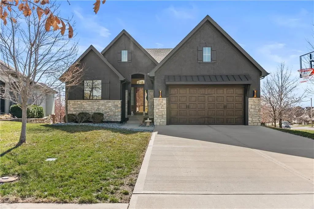 1600 NE Woodland Shores Circle, Lees Summit, MO 64086 - #1