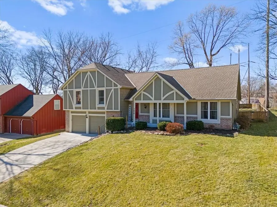 7006 Long Avenue, Shawnee, KS 66216 - #2