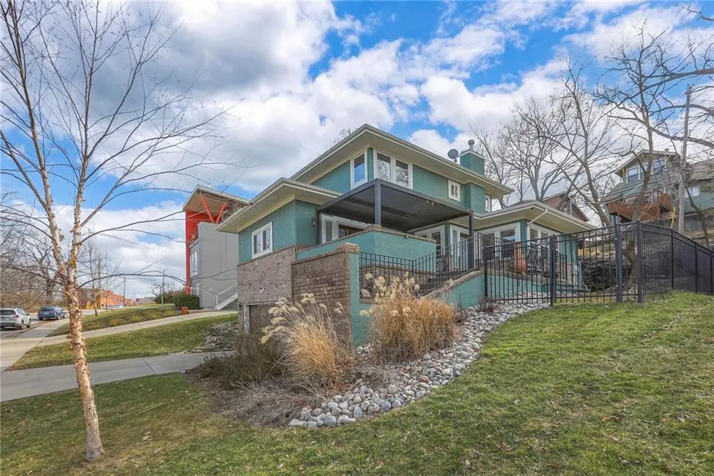 1123 E 49th Street, Kansas City, MO 64110 - #1