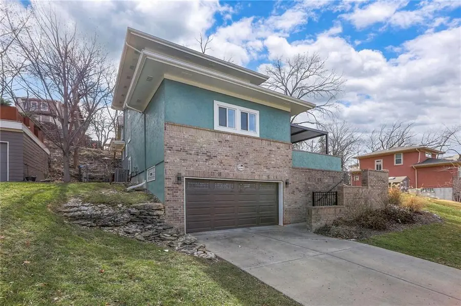 1123 E 49th Street, Kansas City, MO 64110 - #2