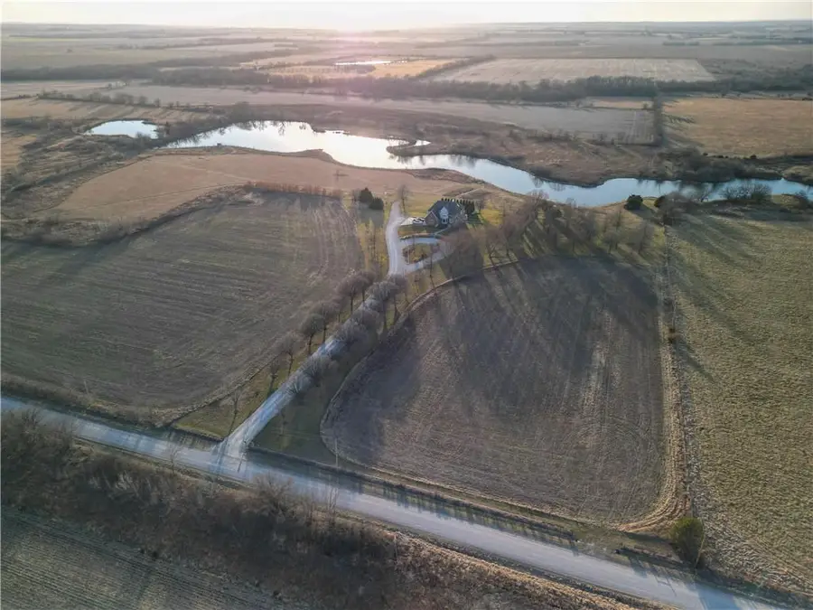 4631 S Country Club Road, Chanute, KS 66720 - #3