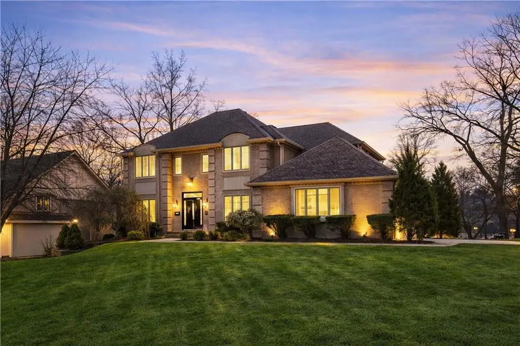 132 The Woodlands Drive, Gladstone, MO 64119 - #1