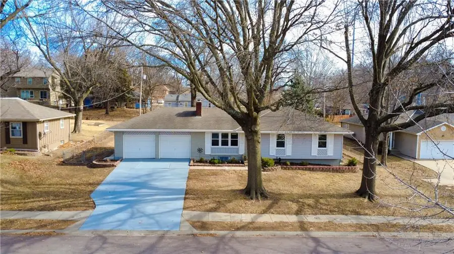 8635 Larsen Street, Overland Park, KS 66214 - #2