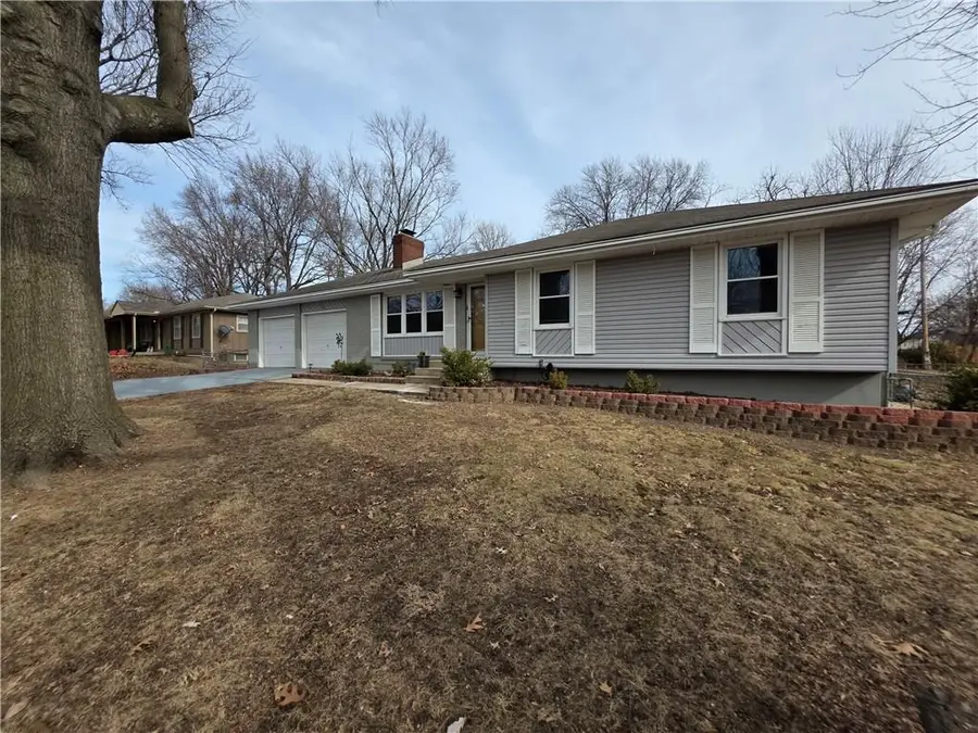 8635 Larsen Street, Overland Park, KS 66214 - #3