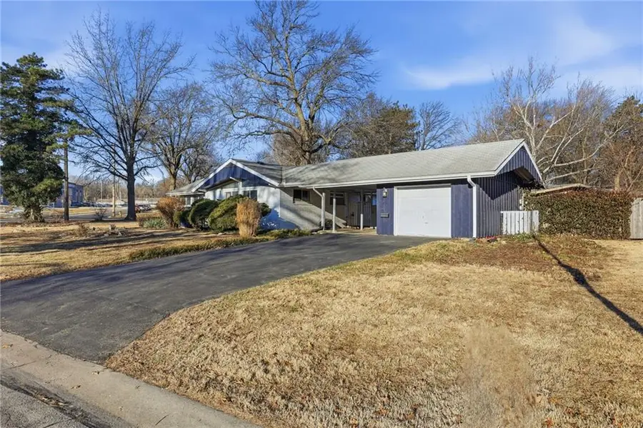 7725 Lamar Avenue, Prairie Village, KS 66208 - #2