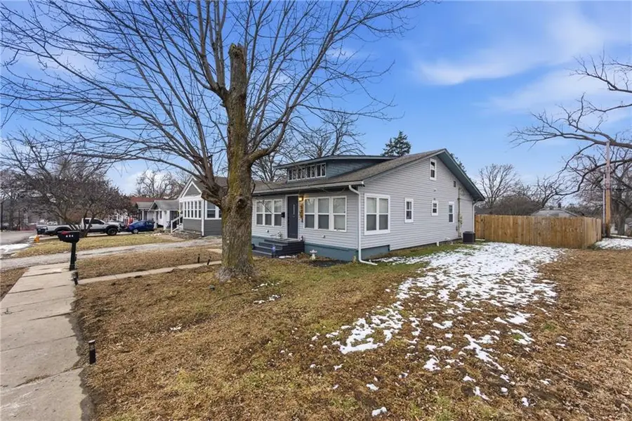 526 S Hardy Avenue, Independence, MO 64053 - #3