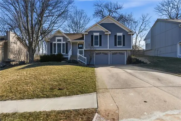 209 NW Cody Drive, Lee's Summit, MO 64081