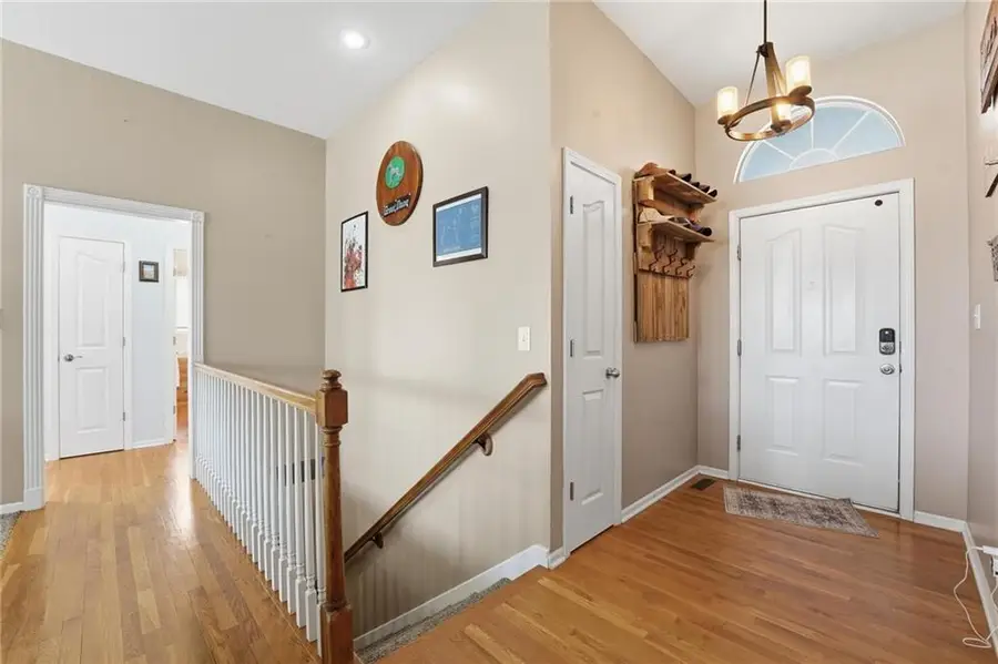 915 N Cochise Drive, Independence, MO 64056 - #2