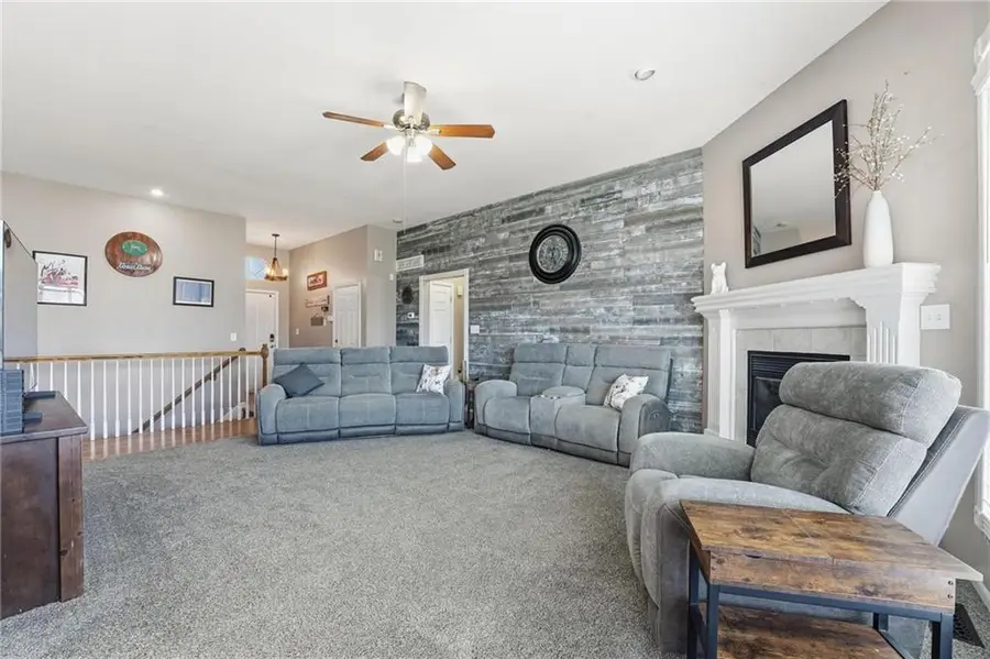 915 N Cochise Drive, Independence, MO 64056 - #3