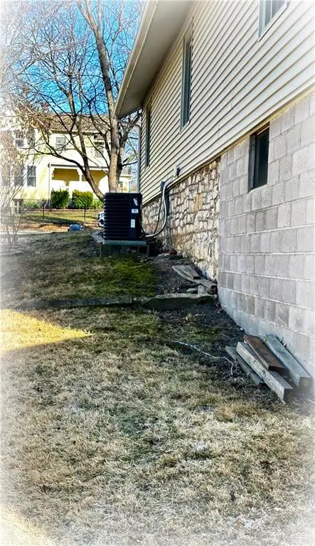 1438 Columbia Avenue, Leavenworth, KS 66048 - #3