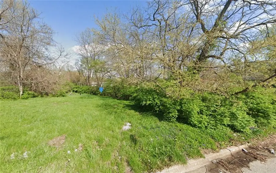 5221 Chestnut Avenue, Kansas City, MO 64130 - Image #2