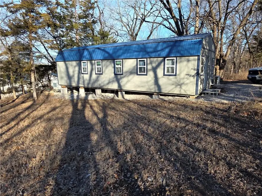 385 E Sugar Lake Drive, Mound City, KS 66056 - Image #2