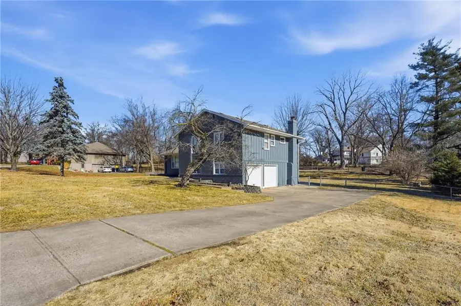 7001 N Cosby Avenue, Kansas City, MO 64151 - #2