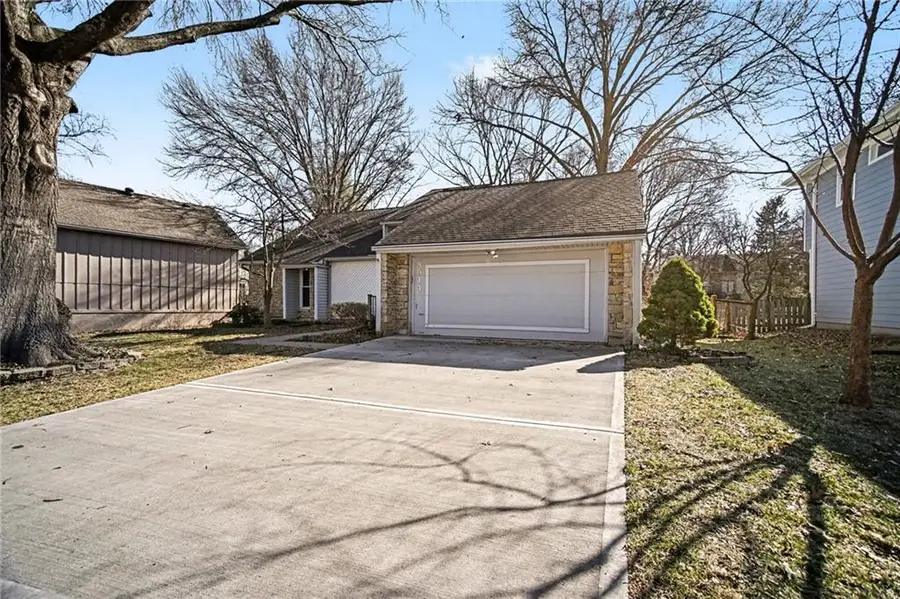 8914 Country Hill Court, Lenexa, KS 66215 - #2