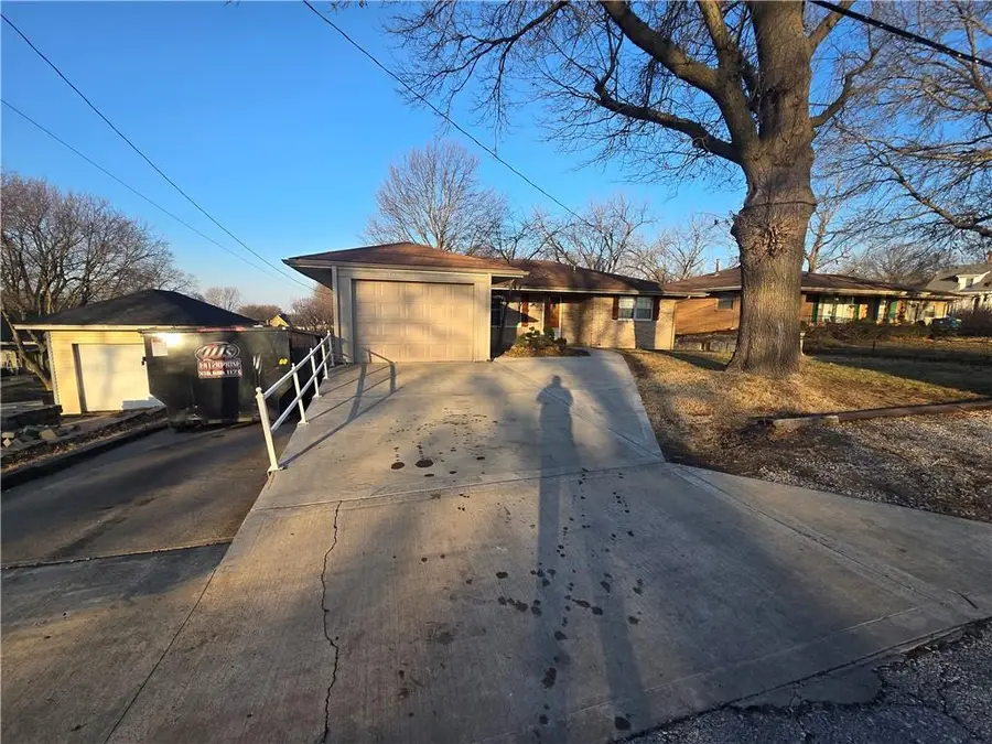 2806 N River Boulevard, Independence, MO 64050 - #3