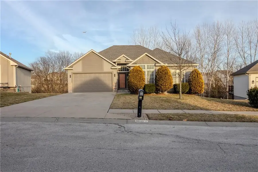 8643 N Myrtle Avenue, Kansas City, MO 64156 - #2