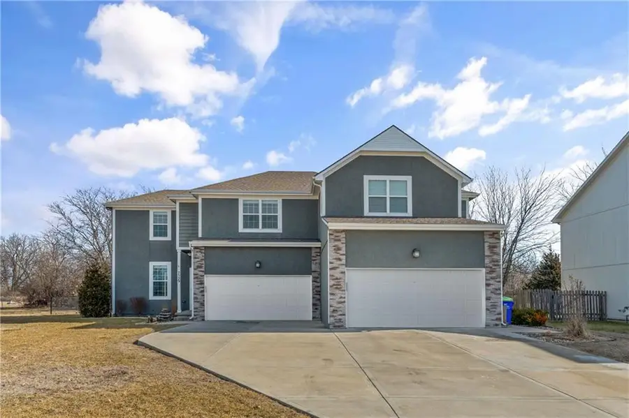 7529 Mccoy Street, Shawnee, KS 66227 - #2
