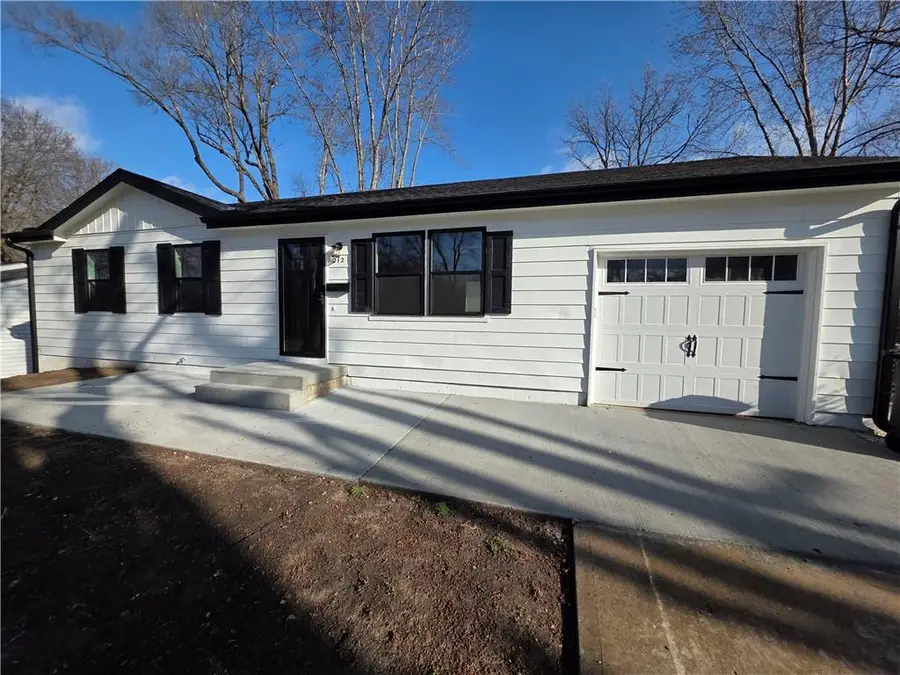 212 W Cambridge Road, Belton, MO 64012 - #2