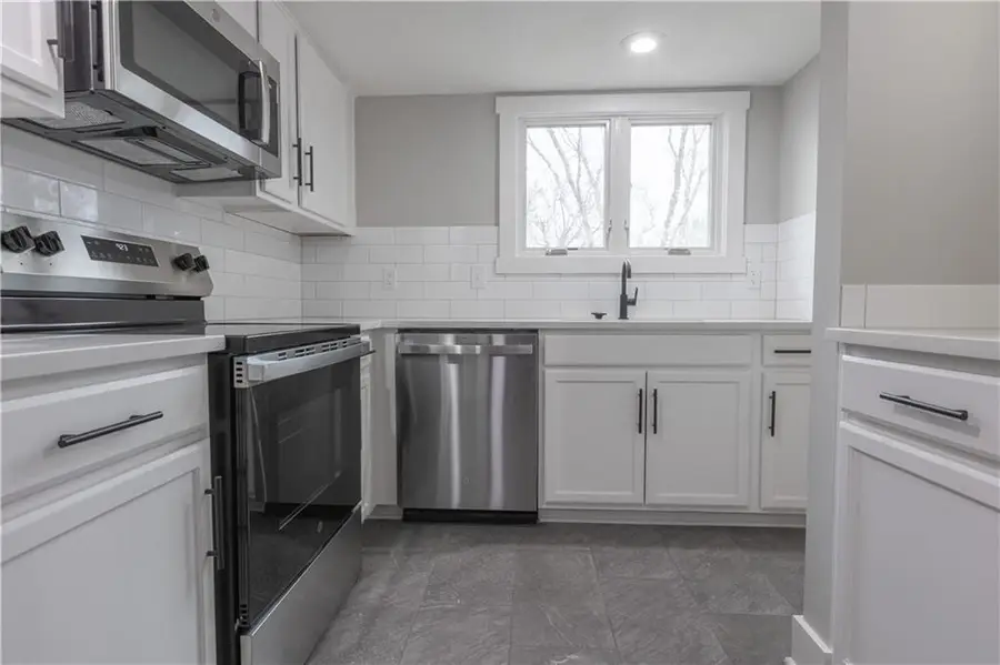 10863 Rosehill Road, Overland Park, KS 66210 - #2