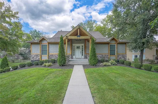 244 N Winnebago Drive, Lake Winnebago, MO 64034